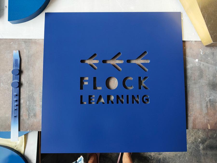 ป้ายโลหะฉลุเลเซอร์ และป้ายเหล็กฉลุเลเซอร์ ตัดคมชัด ดีไซน์สวยงาม ทนทาน เหมาะสำหรับป้ายบริษัท ร้านค้า และงานตกแต่ง