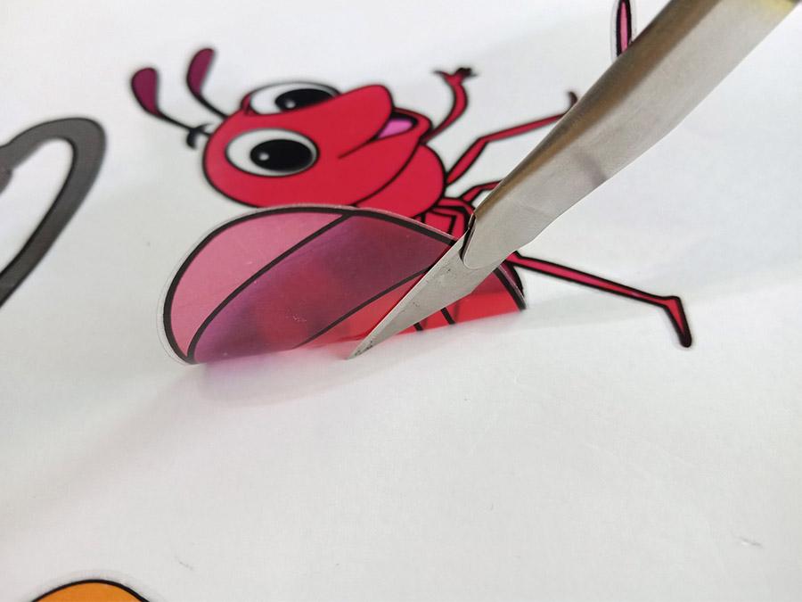 สติ๊กเกอร์ใส สติ๊กเกอร์ฉลากสินค้าใส พิมพ์คมชัด ติดแนบเนียน เหมาะสำหรับบรรจุภัณฑ์ สินค้า เครื่องสำอาง และงานโปรโมชัน