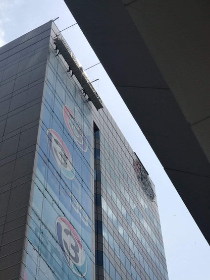 บริการออกแบบสติกเกอร์พร้อมบริการติดตั้งสติ๊กเกอร์ติดรอบตึก สติกเกอร์ติดตึกมาลีนนท์ สติ๊กเกอร์ติดตึกช่อง3 โฆษณาติดบนอาคารสูง