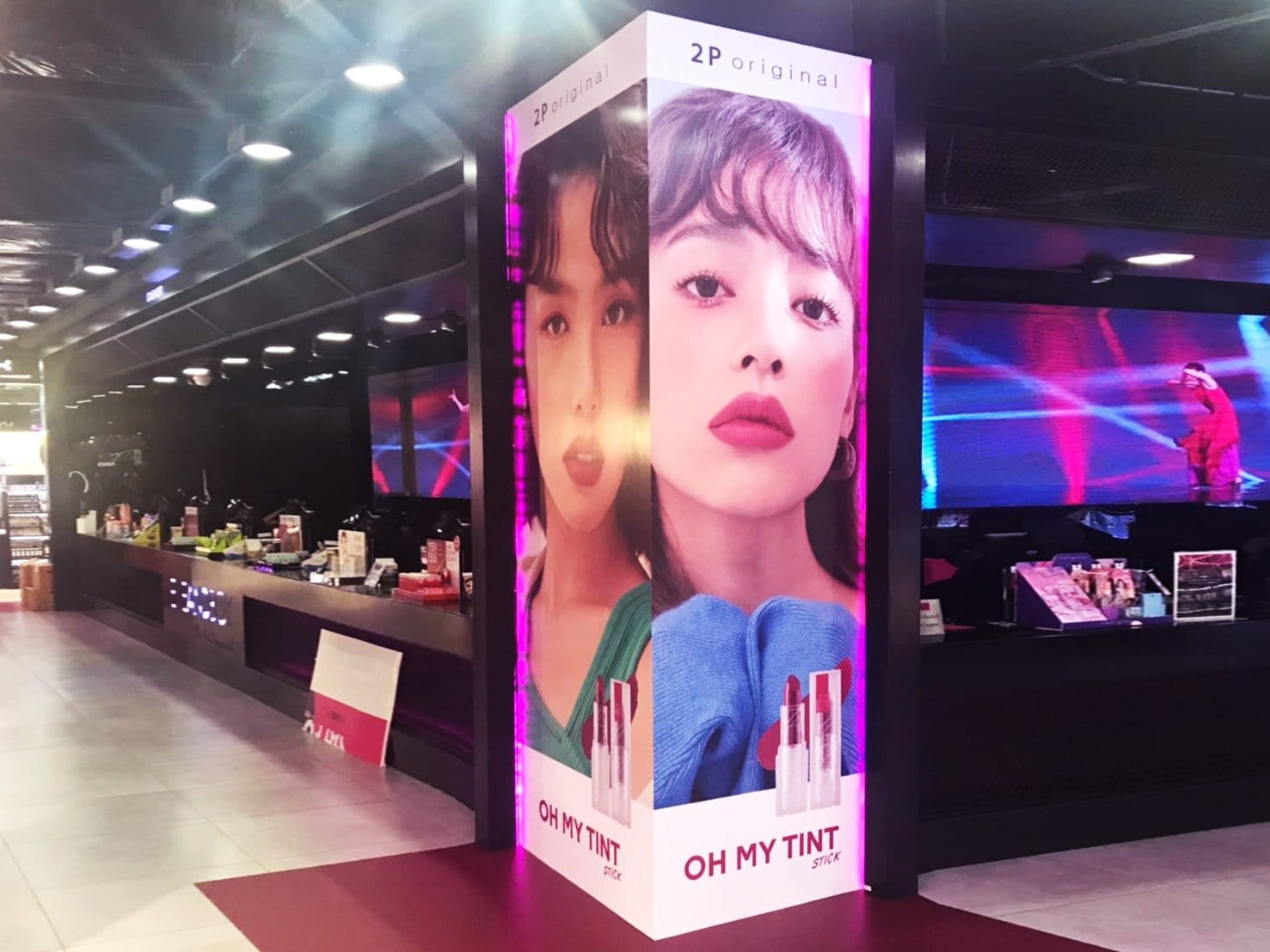 ตกแต่งผนัง เสา สติกเกอร์ติดป้ายไฟร้านเครื่องสำอาง eveandboy ร้านคอสเมติก sephora