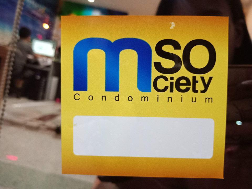 ป้ายสูญญากาศ สติ๊กเกอร์สูญญากาศเข้าออกหมู่บ้าน สติ๊กเกอร์สุญญากาศ ติดกระจกหน้ารถ สติ๊กเกอร์ติดกระจกสูญญากาศ