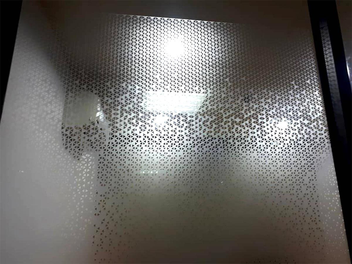 สติ๊กเกอร์ฝ้า ติดกระจก ฟิล์มฝ้าติดกระจก - Octopus Media Solutions