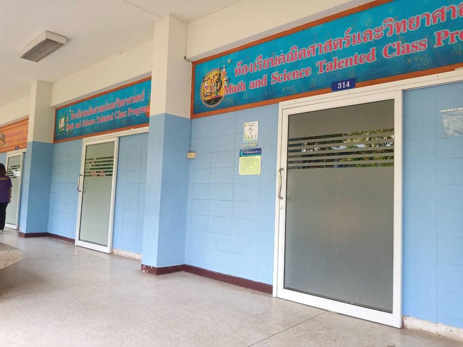 สติกเกอร์ฝ้าขุ่นติดกระจก พิมพ์สี สติกเกอร์พิมพ์ลาย ไดคัท ติดกระจก บังแดด บังสายตาคนภายนอก สติ๊กเกอร์กั้นห้อง ในออฟฟิศ