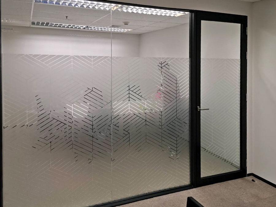 สติกเกอร์ฝ้าติดกระจก ร้านอาหาร สติ๊กเกอร์ฝ้า ฉลุชื่อร้าน ชื่อบริษัทติดกระจก ไดคัทสติ๊กเกอร์ฝ้า เป็นตัวอักษร