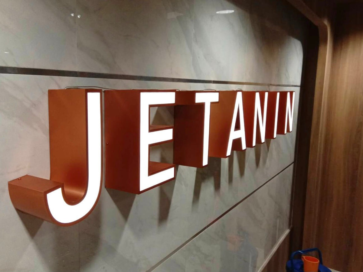 อักษรไฟออกหน้า สว่างชัดเจน ดีไซน์โดดเด่น เหมาะสำหรับป้ายร้านค้า บริษัท และอาคารพาณิชย์