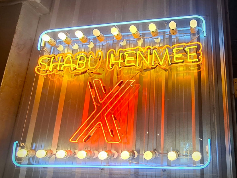 ป้ายไฟนีออน shabu henmee เส้นไฟนีออน ป้ายไฟ LED LEDNeonFlex ป้ายไฟนีออนดัด ป้ายไฟ LED Neon ป้ายไฟดัด เส้นไฟ LED ป้ายไฟตกแต่ง นีออนดัด ไฟนีออนตกแต่ง LED ไฟนีออน ป้ายไฟร้านค้า ป้ายไฟนีออนแต่งบ้าน ไฟนีออนดัด ป้ายไฟนีออนดีไซน์ LEDNeonSign นีออน Flex ไฟ LED Neon ป้ายไฟสวยๆ