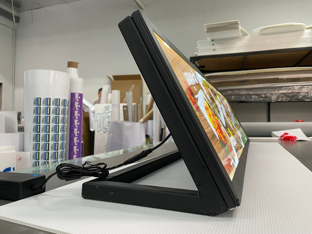ป้ายไฟ LED Slim Lightbox ป้ายกรอบไฟแบบบาง ดีไซน์ทันสมัย สว่างคมชัด เหมาะสำหรับป้ายโฆษณา หน้าร้าน และงานโปรโมชัน