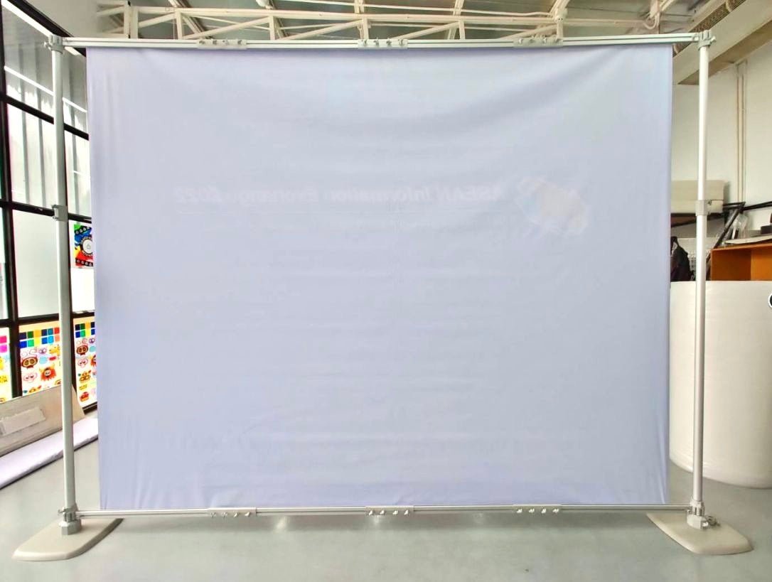 แบคดรอปไวนิล Vinyl Backdrop พิมพ์คมชัด สีสด ทนแดดฝน เหมาะสำหรับงานอีเวนต์ งานถ่ายภาพ และงานโปรโมชันต่าง ๆ