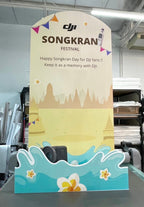 ฉากถ่ายรูปฟิวเจอร์บอร์ด ราคาถูก พิมพ์คมชัด น้ำหนักเบา เหมาะสำหรับงานอีเวนต์และงานแต่งงาน