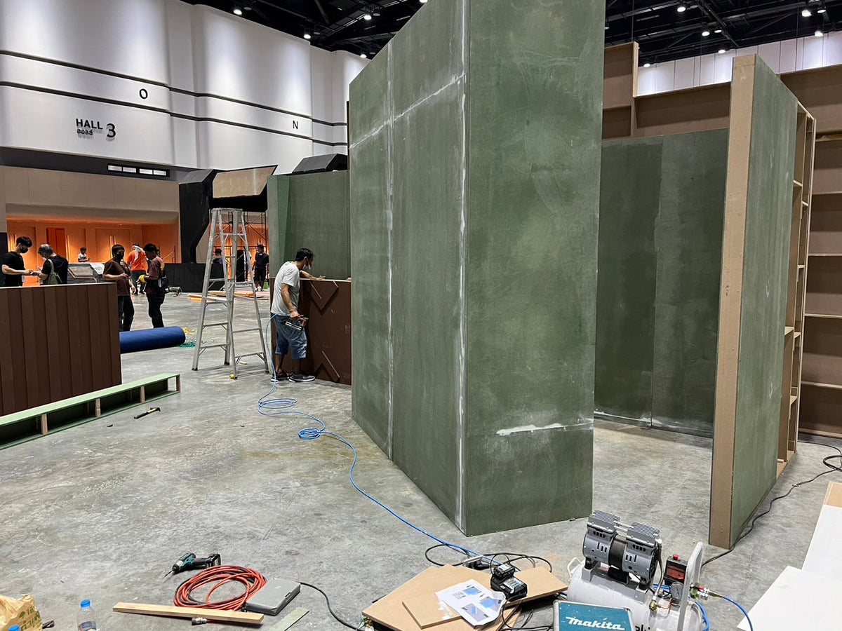 รับทำบูธแสดงสินค้า บูธออกงานอีเวนต์ และบูธ Expo ดีไซน์สวย พิมพ์คมชัด โครงสร้างแข็งแรง เหมาะสำหรับงานโปรโมชันและนิทรรศการ