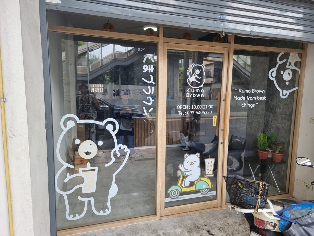 สติ๊กเกอร์ไดคัทติดกระจก สีขาว พิมพ์คมชัด เหมาะสำหรับงานตกแต่งร้านค้า ออฟฟิศ และงานประชาสัมพันธ์