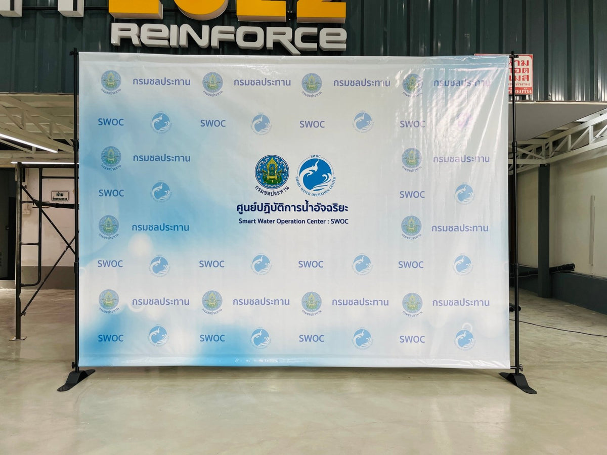 แบคดรอปไวนิล Vinyl Backdrop พิมพ์คมชัด สีสด ทนแดดฝน เหมาะสำหรับงานอีเวนต์ งานถ่ายภาพ และงานโปรโมชันต่าง ๆ