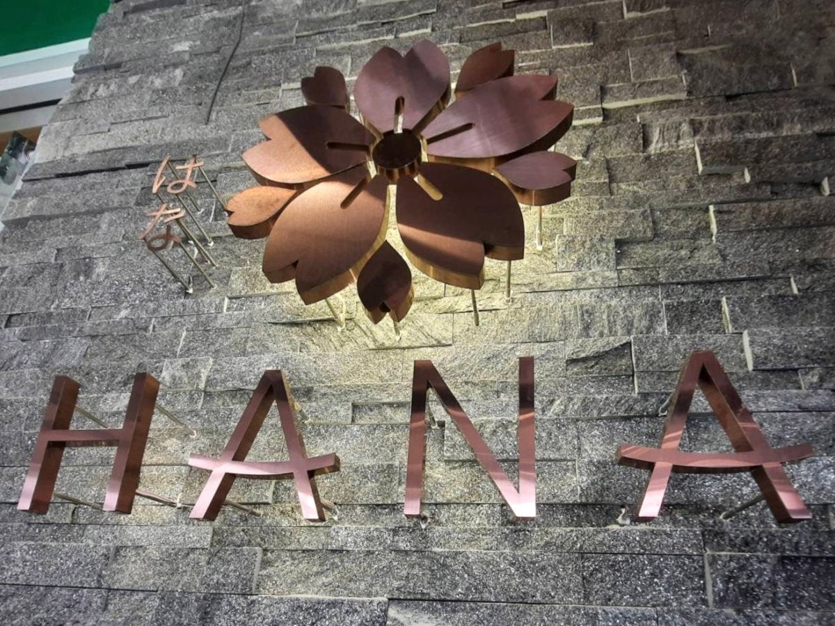 ป้ายตัวอักษรสแตนเลส Stainless Steel Letter Signage หรูหรา แข็งแรง ทนทาน เหมาะสำหรับป้ายบริษัท อาคาร และงานตกแต่ง