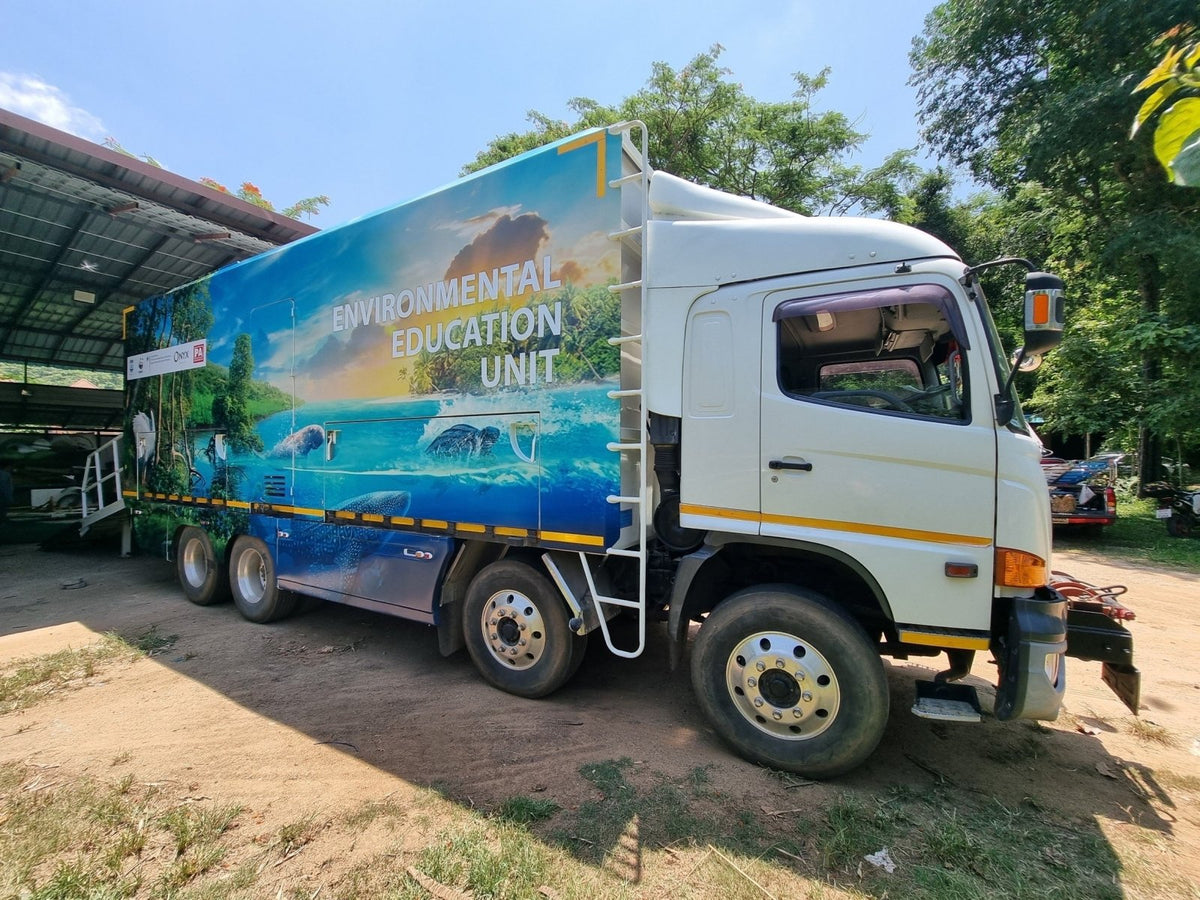 สติ๊กเกอร์ติดรถบรรทุก รถพ่วง พิมพ์คมชัด วัสดุทนทาน เหมาะสำหรับโฆษณา และงานโปรโมชัน