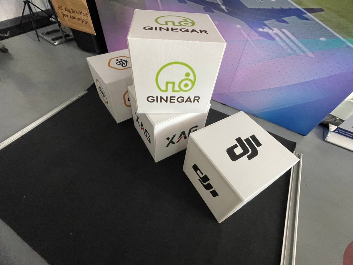 กล่องลูกเต๋า กล่องฟิวเจอร์บอร์ดทรงลูกเต๋า พิมพ์คมชัด เหมาะสำหรับงานอีเวนต์ และดิสเพลย์สินค้า