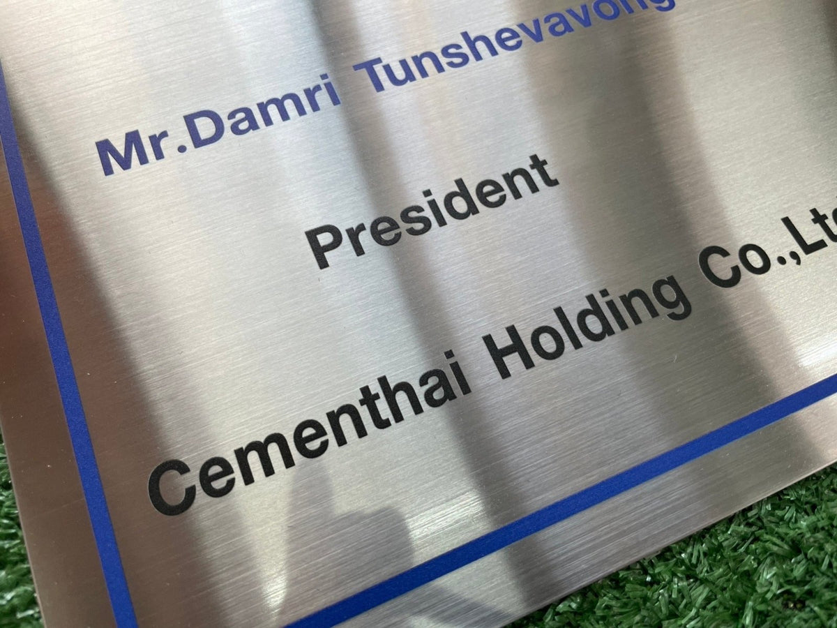 ป้ายสแตนเลส พิมพ์ยูวี คมชัด ทนทาน ดีไซน์หรูหรา เหมาะสำหรับป้ายบริษัท