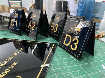 table queuing sign, queuing sign