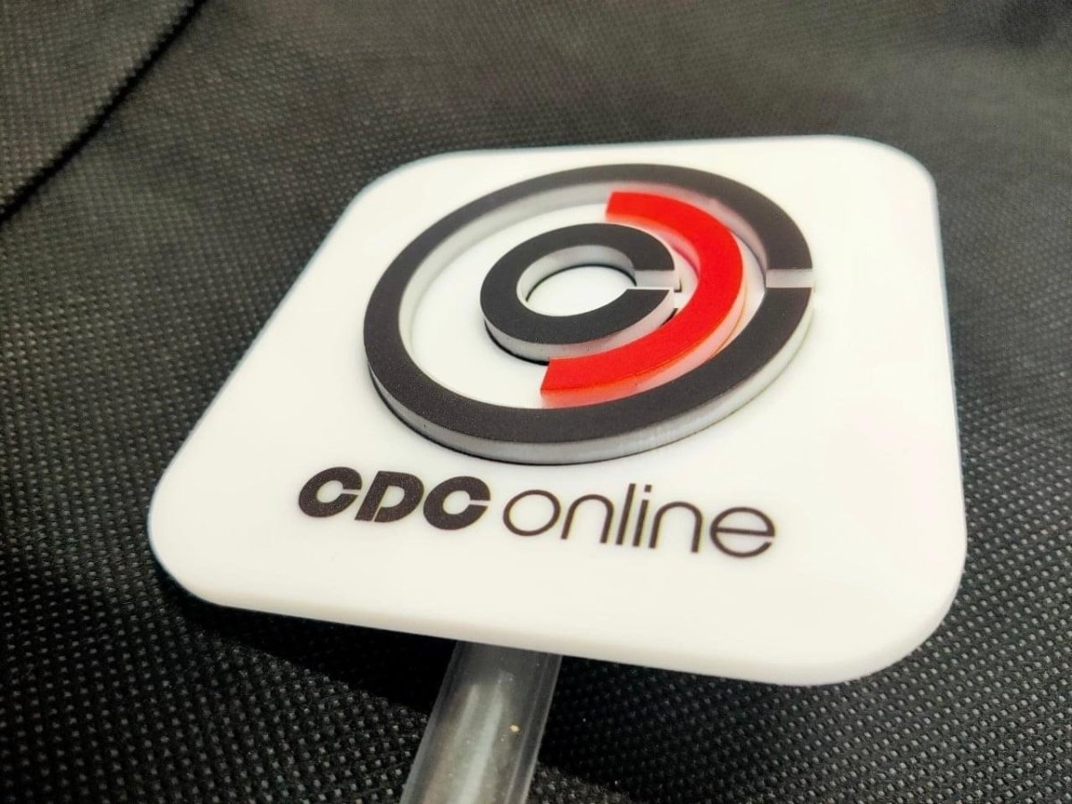 ป้ายไมค์ โลโก้ไมค์ และป้ายหัวไมค์ พิมพ์คมชัด ดีไซน์สวย เหมาะสำหรับงานอีเวนต์ สื่อประชาสัมพันธ์ รายการทีวี และงานโปรโมชัน