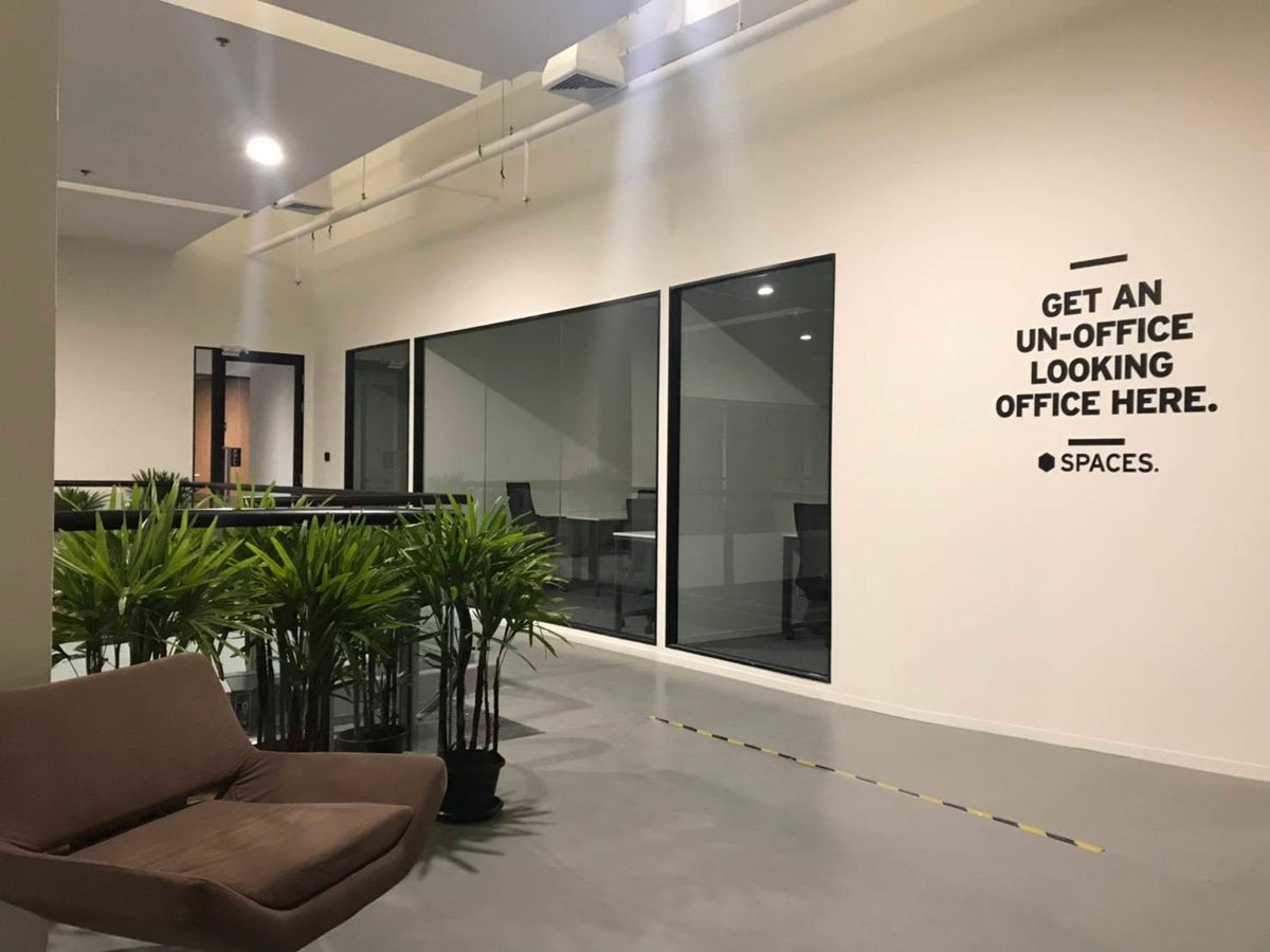 สติ๊กเกอร์ไดคัทติดผนัง พิมพ์คมชัด สีสดใส เหมาะสำหรับงานตกแต่งร้านค้า ออฟฟิศ และงานโฆษณา