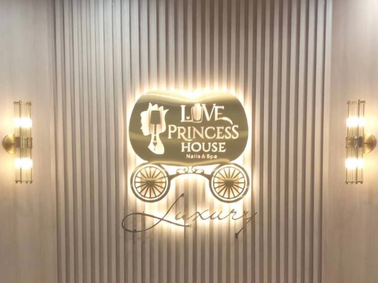 ป้ายโลหะฉลุเลเซอร์ และป้ายเหล็กฉลุเลเซอร์ ตัดคมชัด ดีไซน์สวยงาม ทนทาน เหมาะสำหรับป้ายบริษัท ร้านค้า และงานตกแต่ง