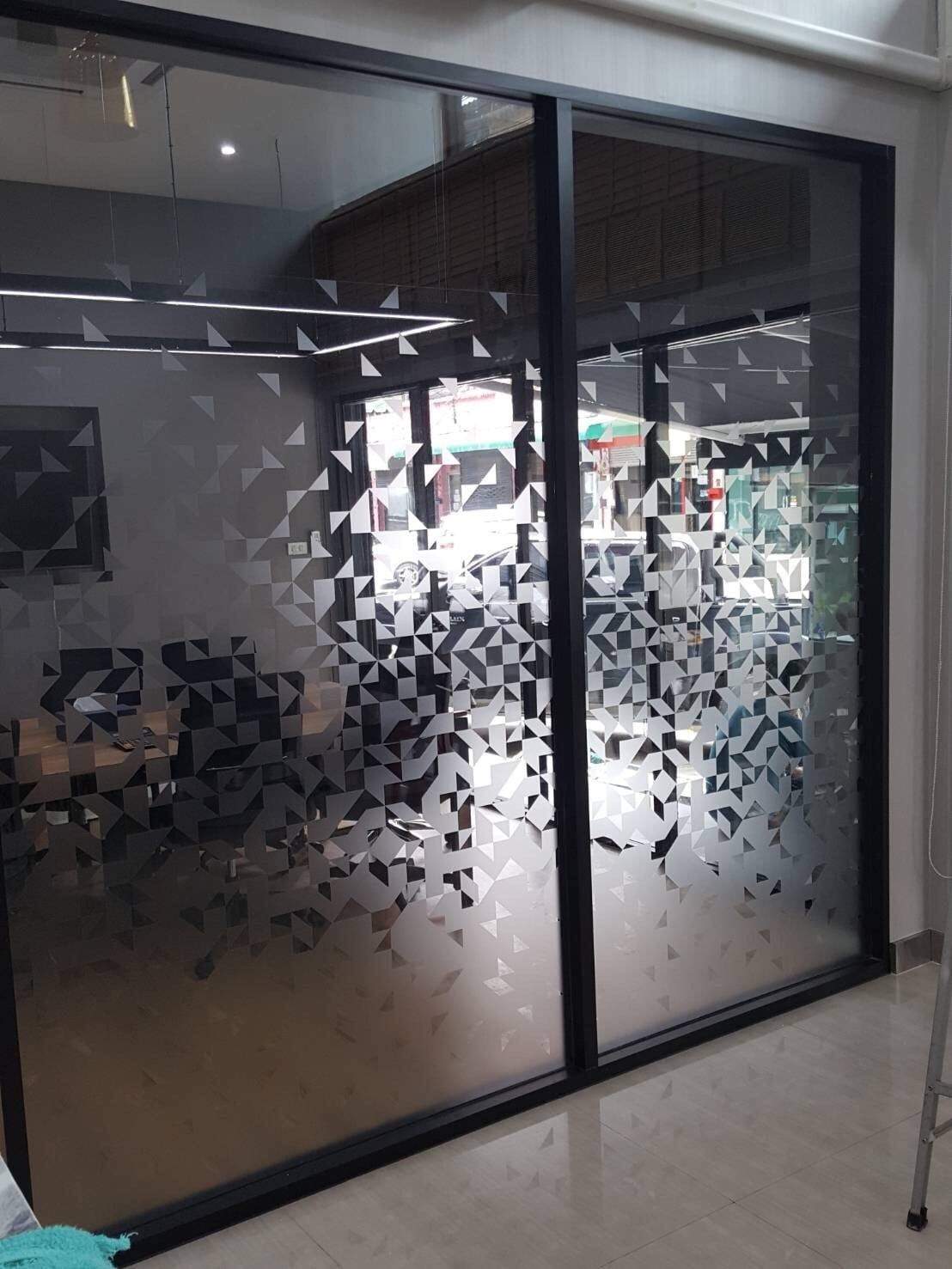 สติกเกอร์ฝ้าขุ่นติดกระจก พิมพ์สี สติกเกอร์พิมพ์ลาย ไดคัท ติดกระจก บังแดด บังสายตาคนภายนอก สติ๊กเกอร์กั้นห้อง ในออฟฟิศ