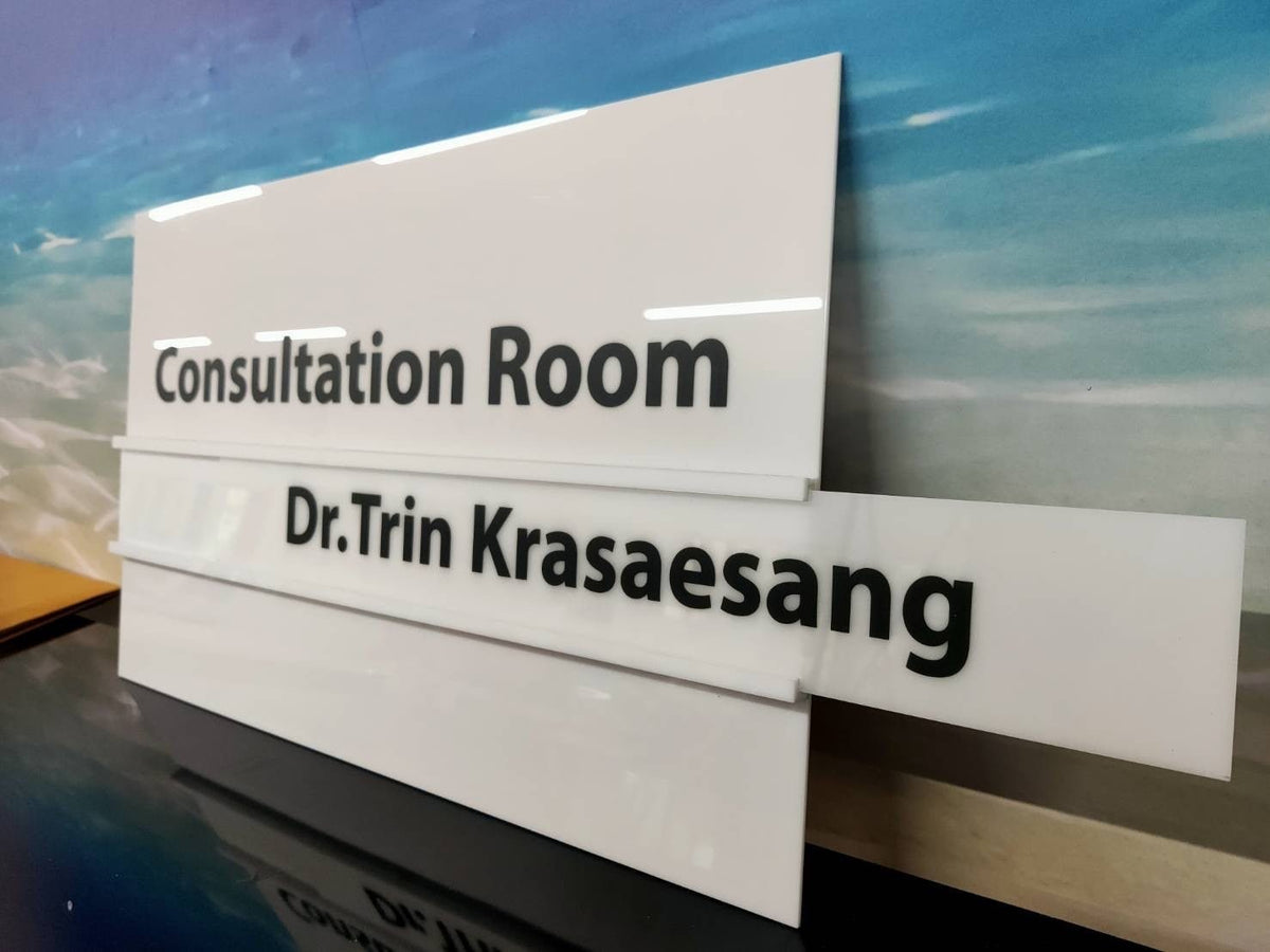 ป้ายสอด รางสอดป้ายหน้าห้อง และป้ายบอกชั้น ดีไซน์เรียบหรู ใช้งานสะดวก เหมาะสำหรับอาคารสำนักงาน โรงเรียน และโรงพยาบาล