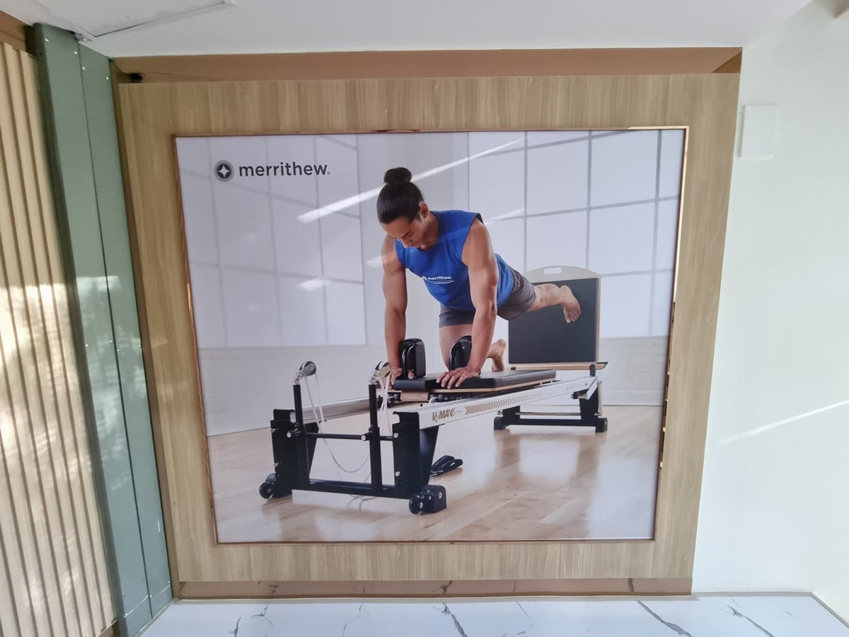 ป้ายศูนย์สุขภาพ คลินิกทางเลือก ดีไซน์สะอาด ทันสมัย เหมาะสำหรับคลินิกและสถานพยาบาล