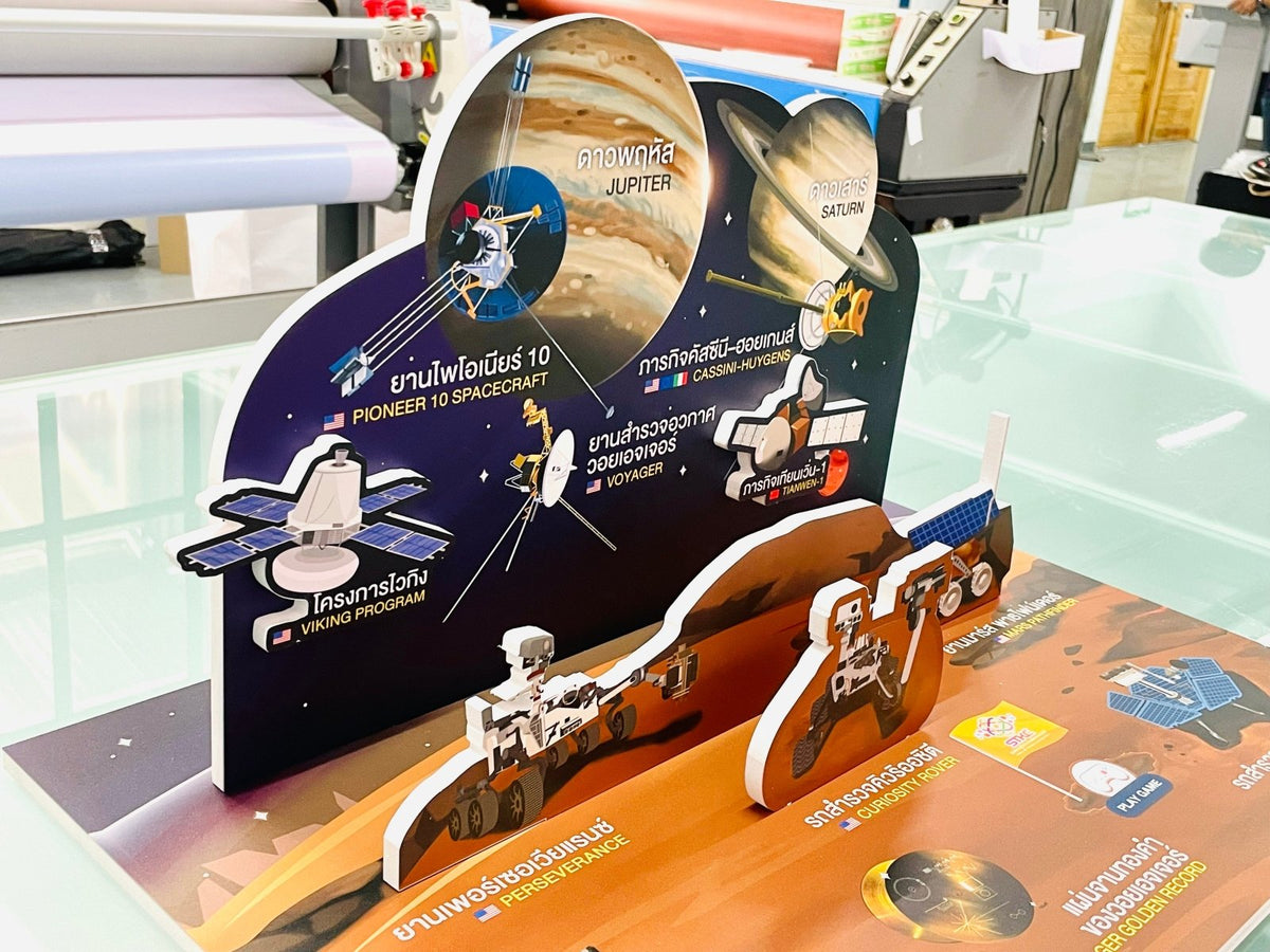 ดิสเพลย์ชั้นวางสินค้า พลาสวูด แข็งแรง น้ำหนักเบา เหมาะสำหรับโชว์สินค้าในร้านค้าและงานอีเวนต์