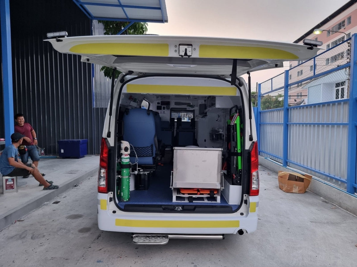 สติ๊กเกอร์ติดรถฉุกเฉิน Ambulance Sticker พิมพ์คมชัด สะท้อนแสงได้ เหมาะสำหรับรถพยาบาล รถกู้ชีพ และยานพาหนะฉุกเฉินทุกประเภท