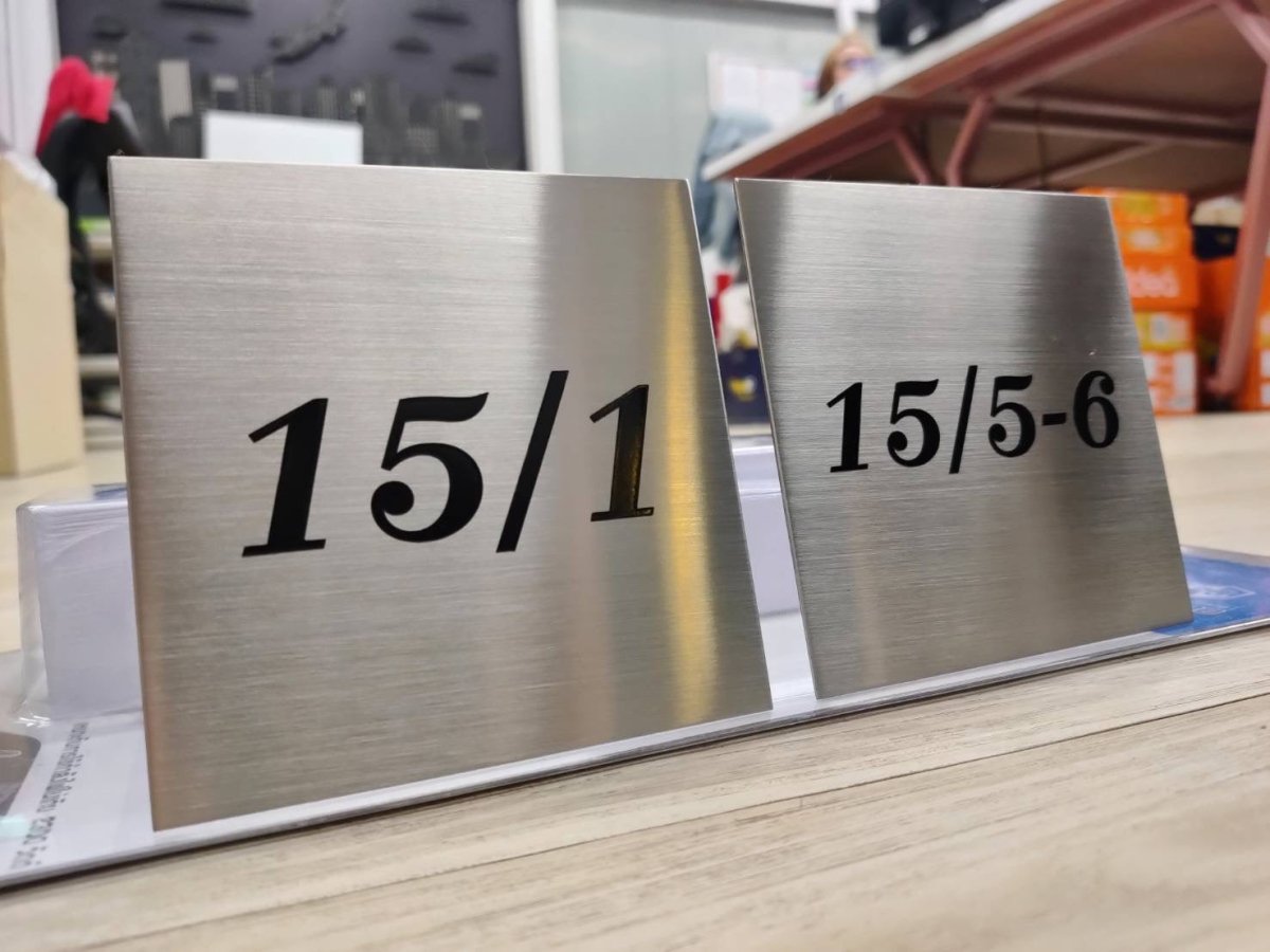 ป้ายบ้านเลขที่ และป้ายเลขที่ห้อง พิมพ์คมชัด ดีไซน์หรูหรา ทนทาน เหมาะสำหรับบ้าน อาคารชุด คอนโด และสำนักงาน