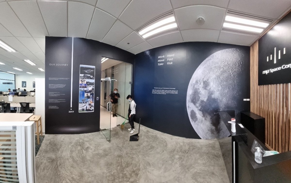 สติ๊กเกอร์ติดผนังห้อง และผนังปูน Wall Sticker พิมพ์ลายคมชัด ติดตั้งง่าย เหมาะสำหรับตกแต่งบ้าน ร้านค้า และออฟฟิศ