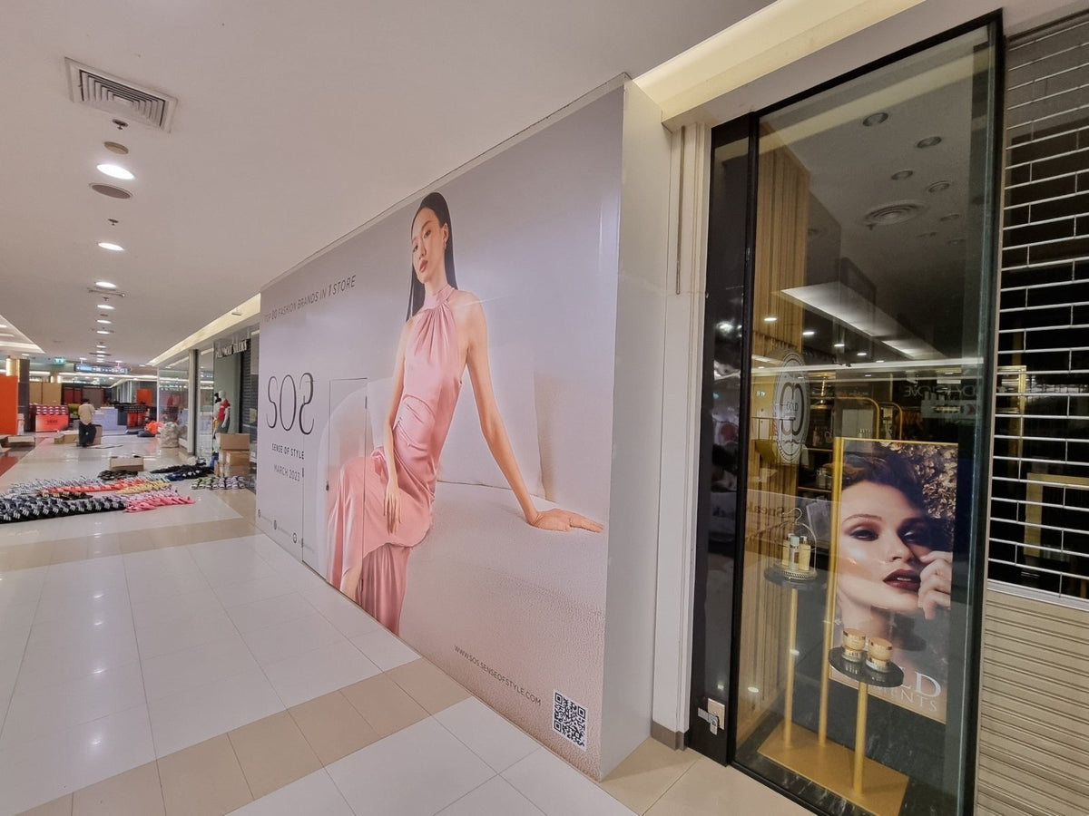 สติ๊กเกอร์และป้ายปิดปรับปรุงร้าน Coming Soon พิมพ์คมชัด สีสด เหมาะสำหรับติดหน้าร้าน โครงการใหม่ และงานรีโนเวท