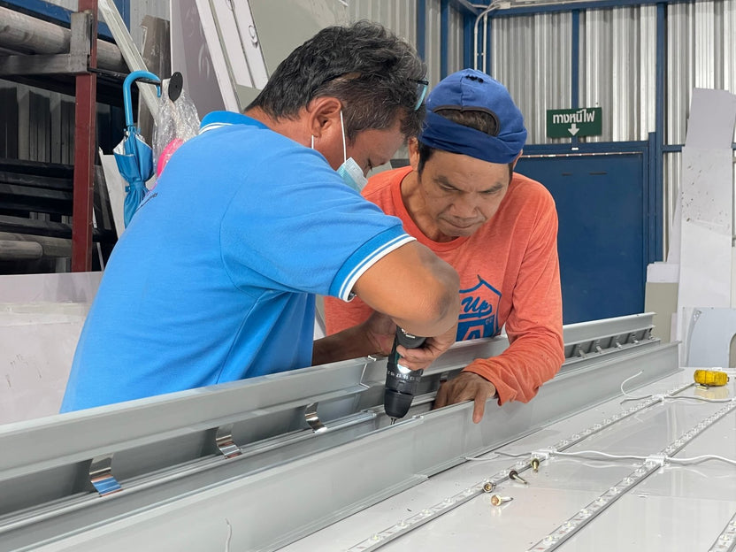 ป้ายไฟ LED กล่องไฟ กรอบอลูมิเนียม น้ำหนักเบา ทนทาน เหมาะสำหรับร้านค้า ป้ายบริษัท และงานอีเวนต์