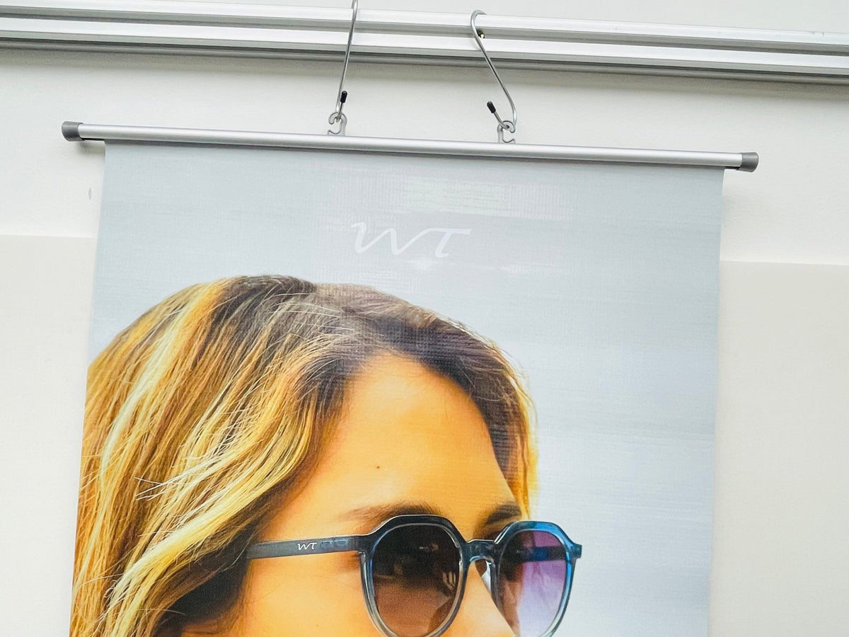 โปสเตอร์แขวนผนัง Hanging Poster พิมพ์คมชัด สีสดใส เหมาะสำหรับงานโฆษณา ประชาสัมพันธ์ และตกแต่งผนัง