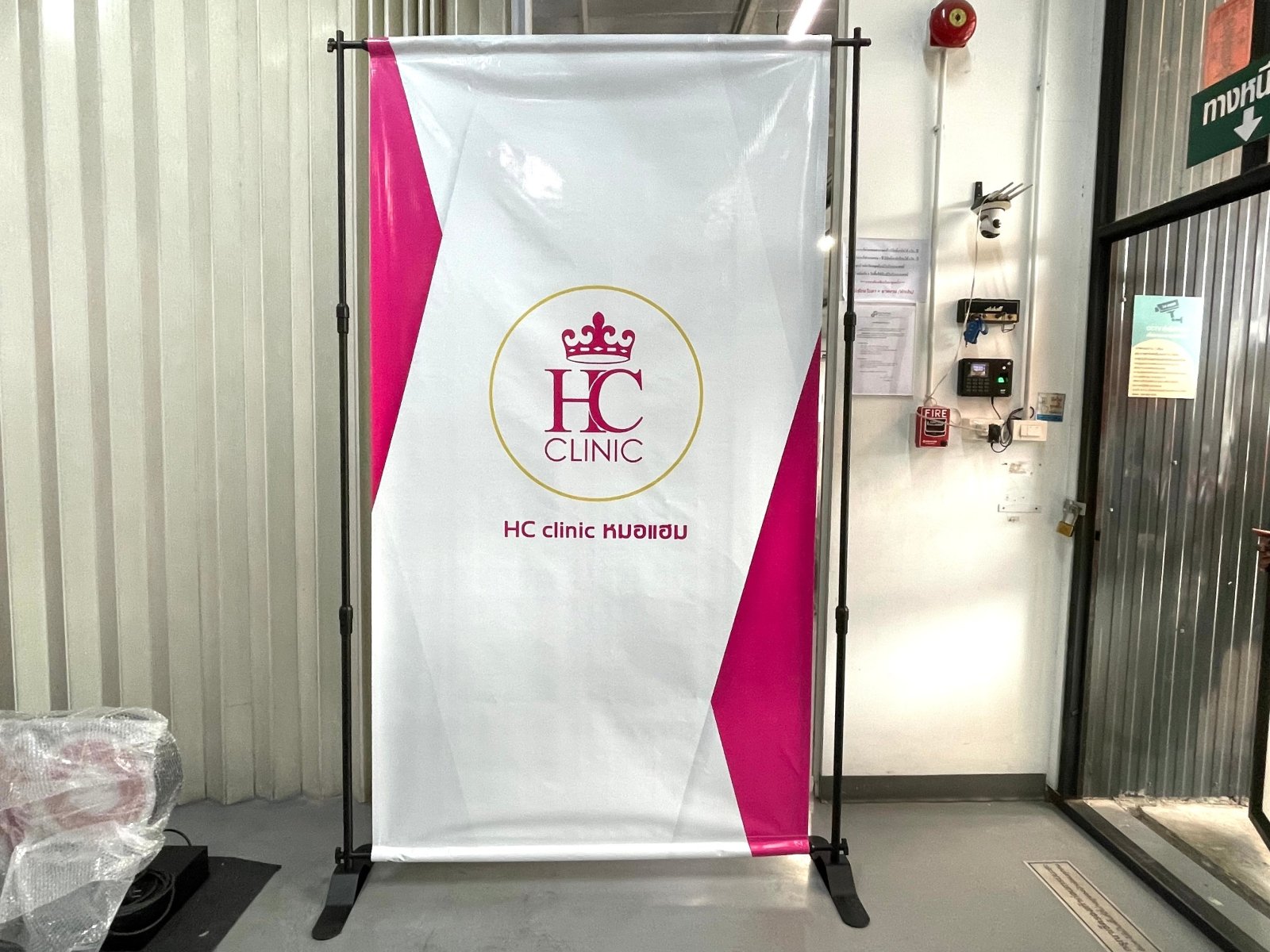 แบคดรอปไวนิล Vinyl Backdrop พิมพ์คมชัด สีสด ทนแดดฝน เหมาะสำหรับงานอีเวนต์ งานถ่ายภาพ และงานโปรโมชันต่าง ๆ