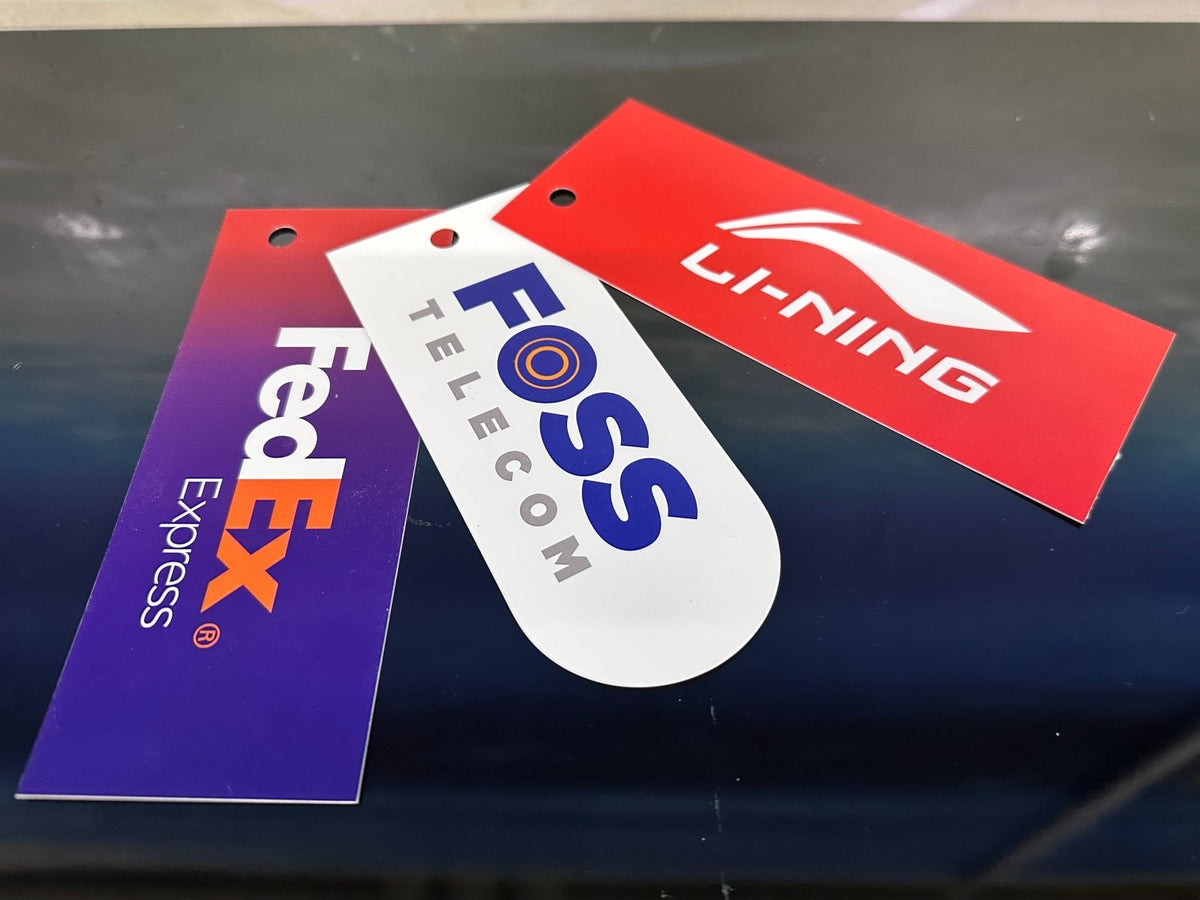 ป้ายแท็ก ป้าย Tag พิมพ์คมชัด ใช้เป็นป้ายสินค้า ป้ายราคา หรือป้ายโลโก้ เหมาะสำหรับร้านค้า งานอีเวนต์ และการโปรโมชันสินค้า