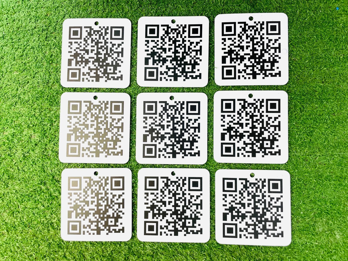 บัตรพลาสติกแข็ง แผ่นพลาสติกใส ร้านพิมพ์งานพลาสติกใส ไดคัทสี่เหลี่ยม