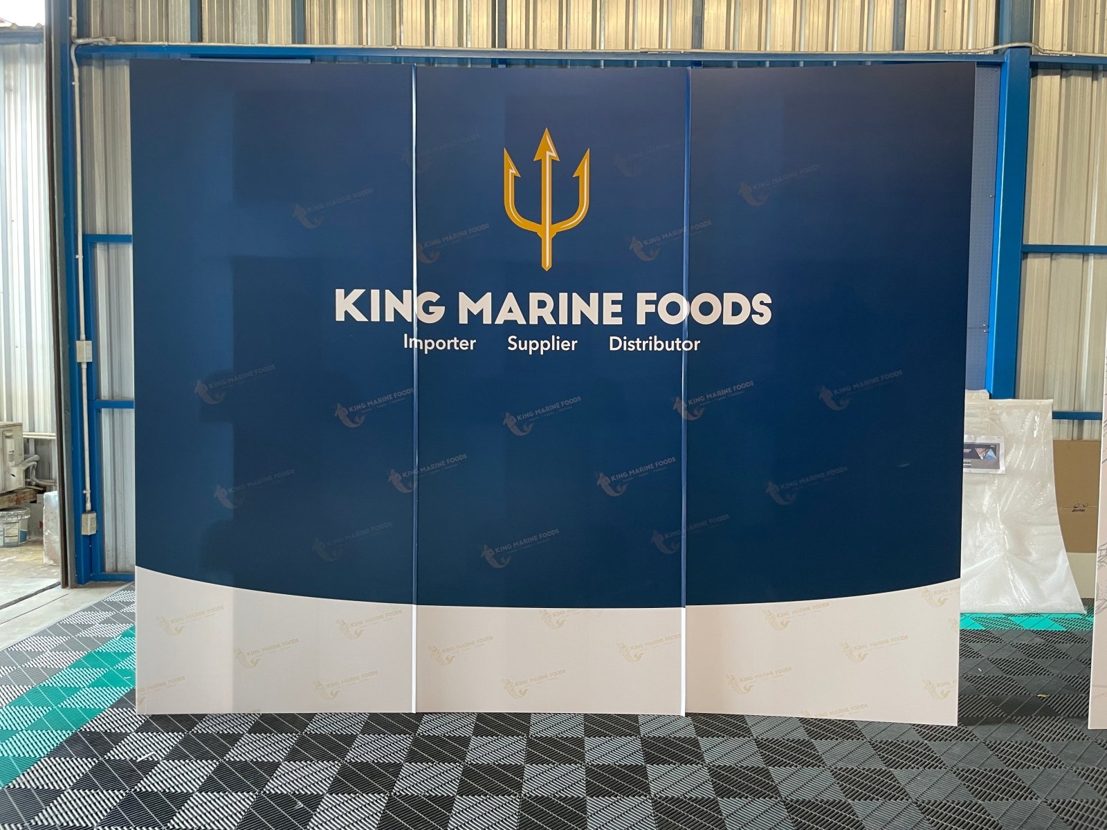 แบคดรอปฟิวเจอร์บอร์ด ฉากถ่ายรูปราคาถูก พิมพ์คมชัด น้ำหนักเบา ติดตั้งง่าย เหมาะสำหรับงานแต่ง งานอีเวนต์ และงานถ่ายภาพ