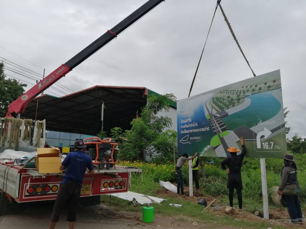 ป้ายเสา Pylon ป้ายทาวเวอร์ ดีไซน์โดดเด่น แข็งแรง ทนทาน เหมาะสำหรับป้ายบริษัท โครงการ อาคาร และงานโฆษณากลางแจ้ง