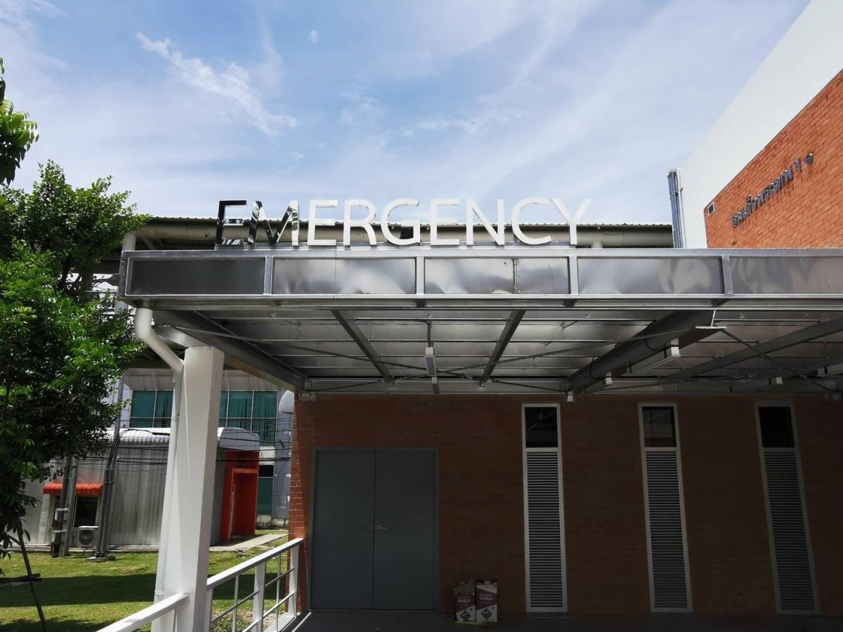 ป้ายโลโก้ติดอาคาร และป้ายโรงพยาบาล ดีไซน์สวย ทนทาน มองเห็นชัดเจน เหมาะสำหรับองค์กร สำนักงาน อาคารพาณิชย์ และสถานพยาบาล