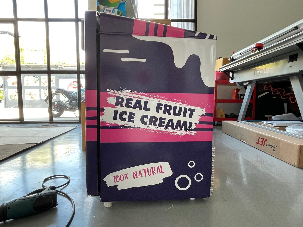 สติ๊กเกอร์ติดตู้เย็น ตู้แช่ แร็ปสติ๊กเกอร์ พิมพ์คมชัด ทนความเย็น เหมาะสำหรับร้านอาหารและซูเปอร์มาร์เก็ต