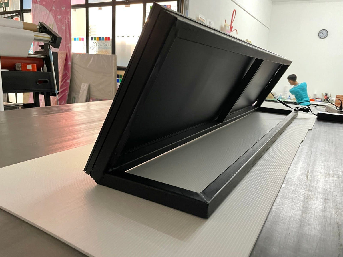 ป้ายไฟ LED Slim Lightbox ป้ายกรอบไฟแบบบาง ดีไซน์ทันสมัย สว่างคมชัด เหมาะสำหรับป้ายโฆษณา หน้าร้าน และงานโปรโมชัน