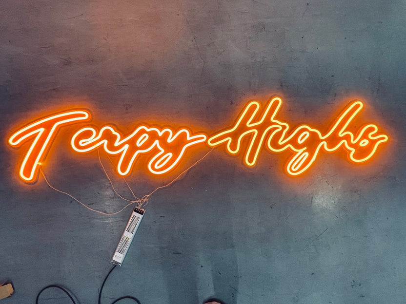 ป้ายไฟนีออน Neon Sign สีสันสดใส ดัดโค้งตามแบบ สวยงามสะดุดตา เหมาะสำหรับร้านอาหาร คาเฟ่ บาร์ และงานตกแต่ง