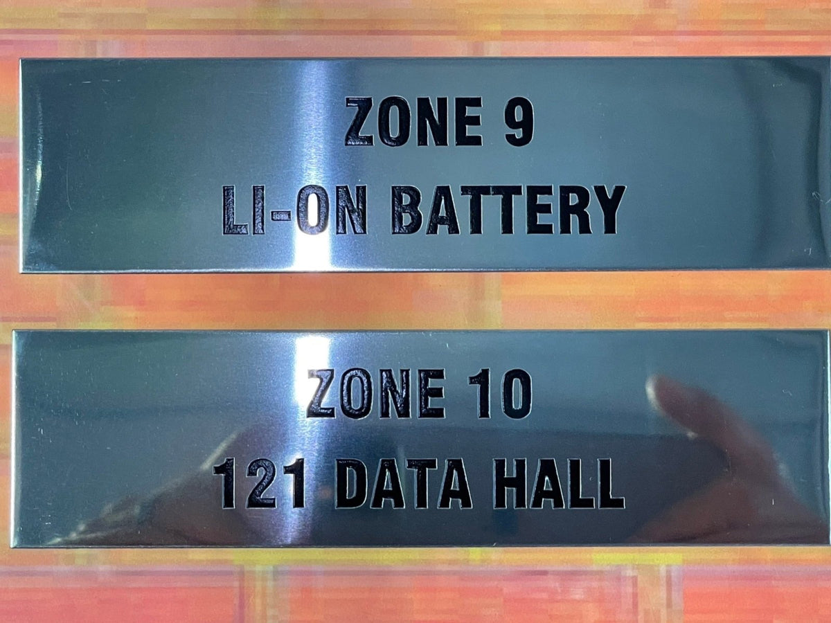 ป้ายสแตนเลส เงินเงา BA ผิวเงาเรียบหรู สะท้อนชัดเจน เหมาะสำหรับป้ายบริษัทและอาคารสำนักงาน