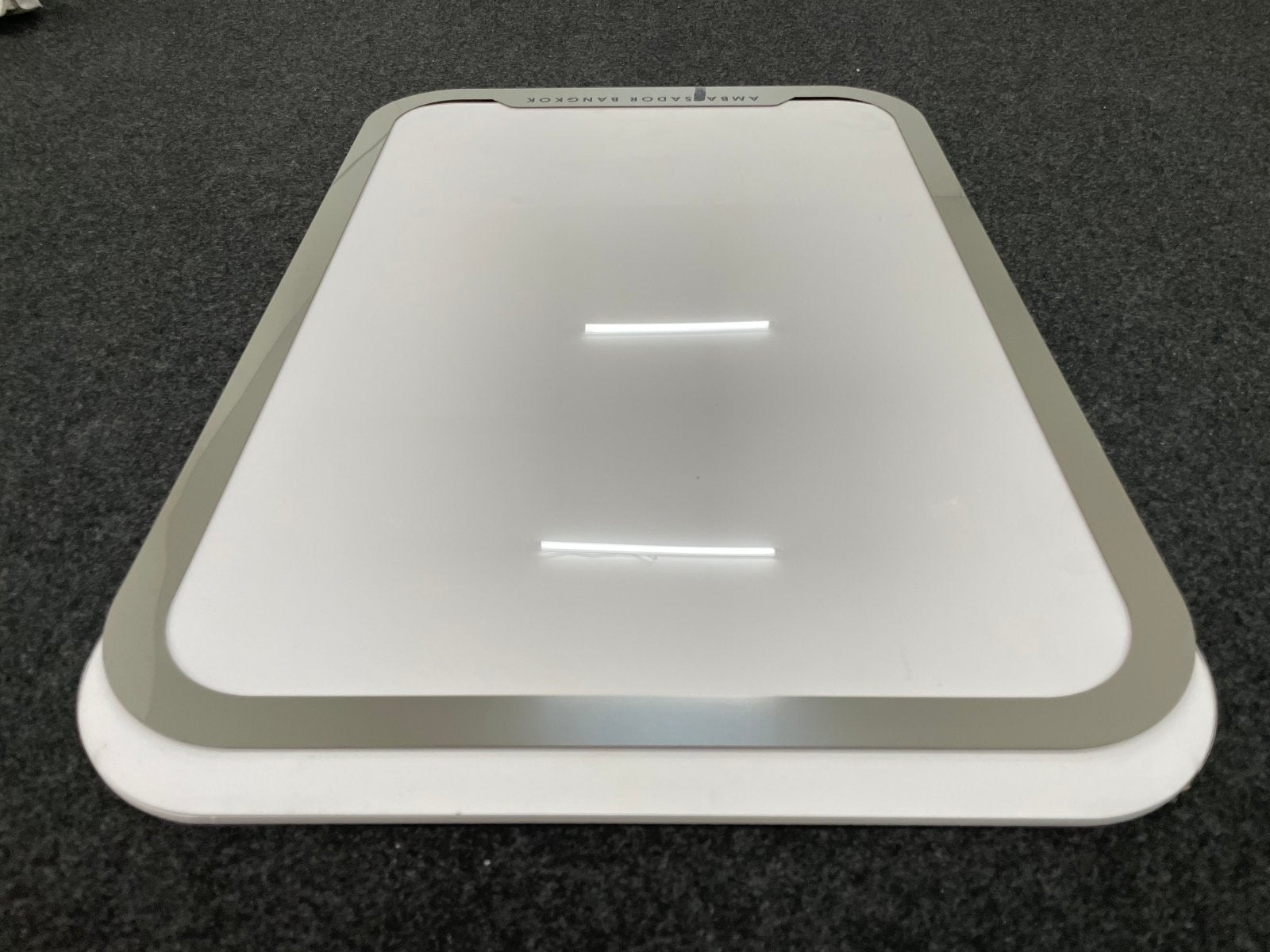 กรอบสแตนเลส กรอบป้ายสอดสแตนเลส แข็งแรง ทนทาน เหมาะสำหรับอาคารสำนักงานและโครงการ