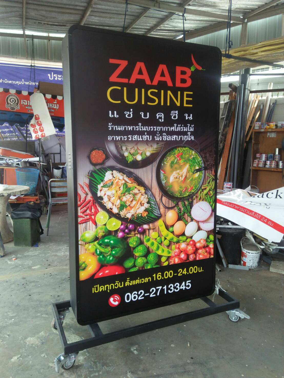 ป้ายไฟล้อเลื่อน และป้ายไฟมีล้อ เคลื่อนย้ายสะดวก สว่างคมชัด เหมาะสำหรับหน้าร้าน งานอีเวนต์ และป้ายโฆษณาโปรโมชัน