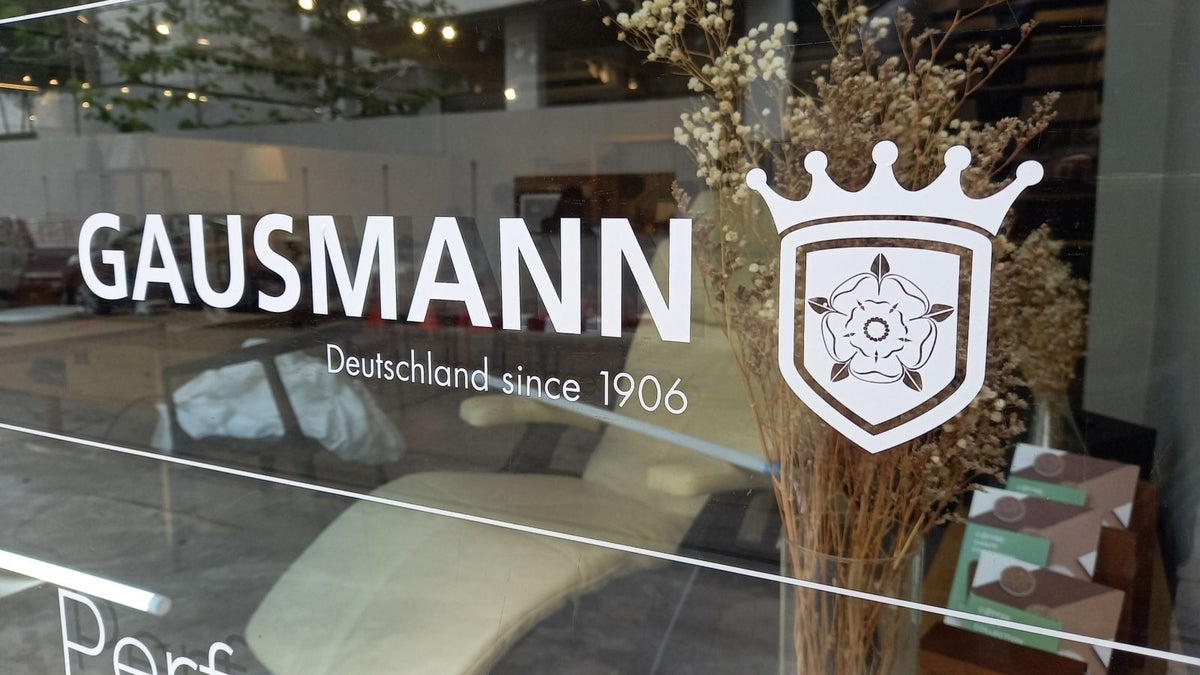 สติ๊กเกอร์ไดคัทติดกระจก สีขาว พิมพ์คมชัด เหมาะสำหรับงานตกแต่งร้านค้า ออฟฟิศ และงานประชาสัมพันธ์