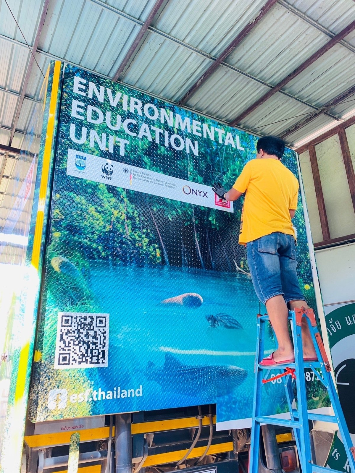 สติ๊กเกอร์ติดรถบรรทุก รถพ่วง พิมพ์คมชัด วัสดุทนทาน เหมาะสำหรับโฆษณา และงานโปรโมชัน