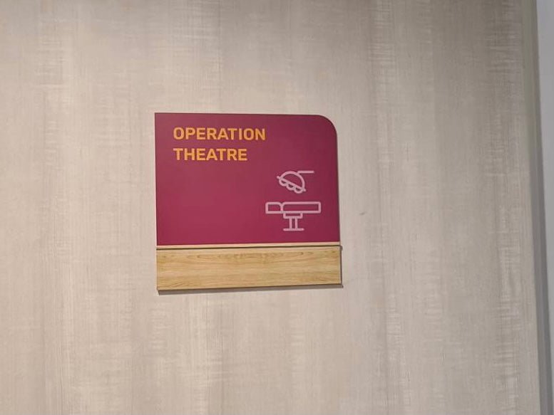 ป้ายโรงพยาบาลสัตว์ ดีไซน์ชัดเจน ทนทาน เหมาะสำหรับคลินิกรักษาสัตว์ โรงพยาบาล และองค์กรเกี่ยวกับสัตว์เลี้ยง