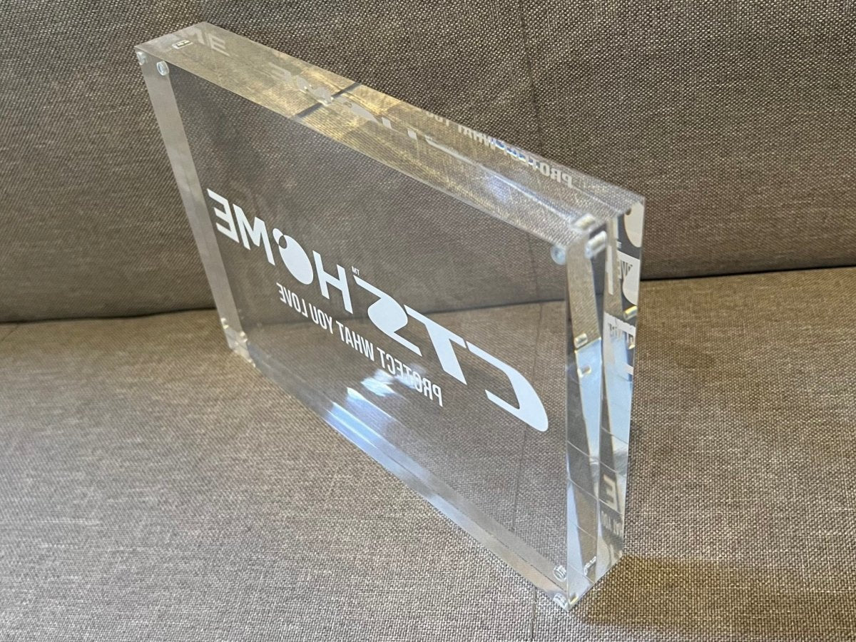 กรอบอะคริลิคใสพิมพ์โลโก้ - Octopus Media Solutions